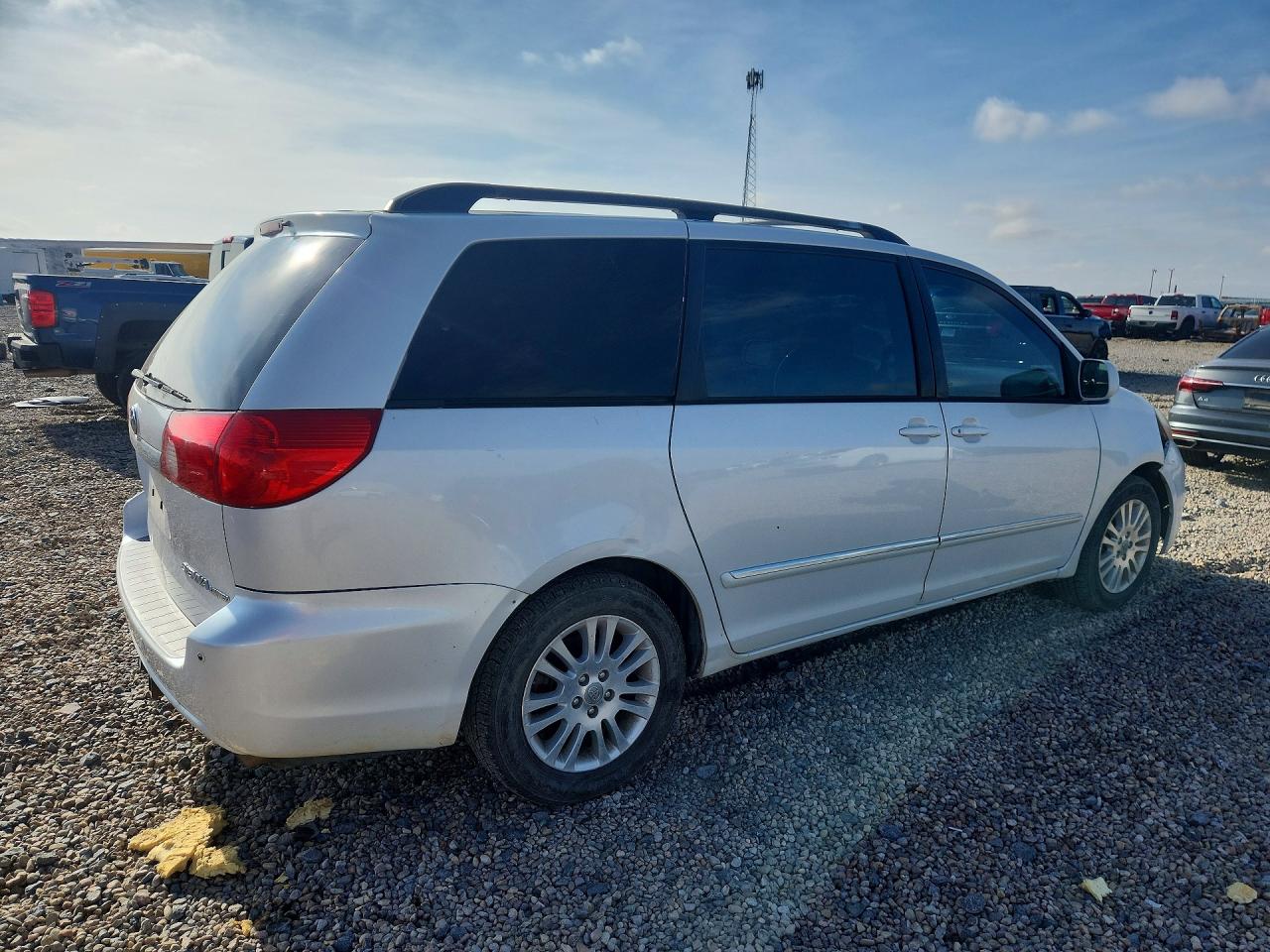 2008 TOYOTA Sienna VIN 5TDZK22C98S212389 photo 3