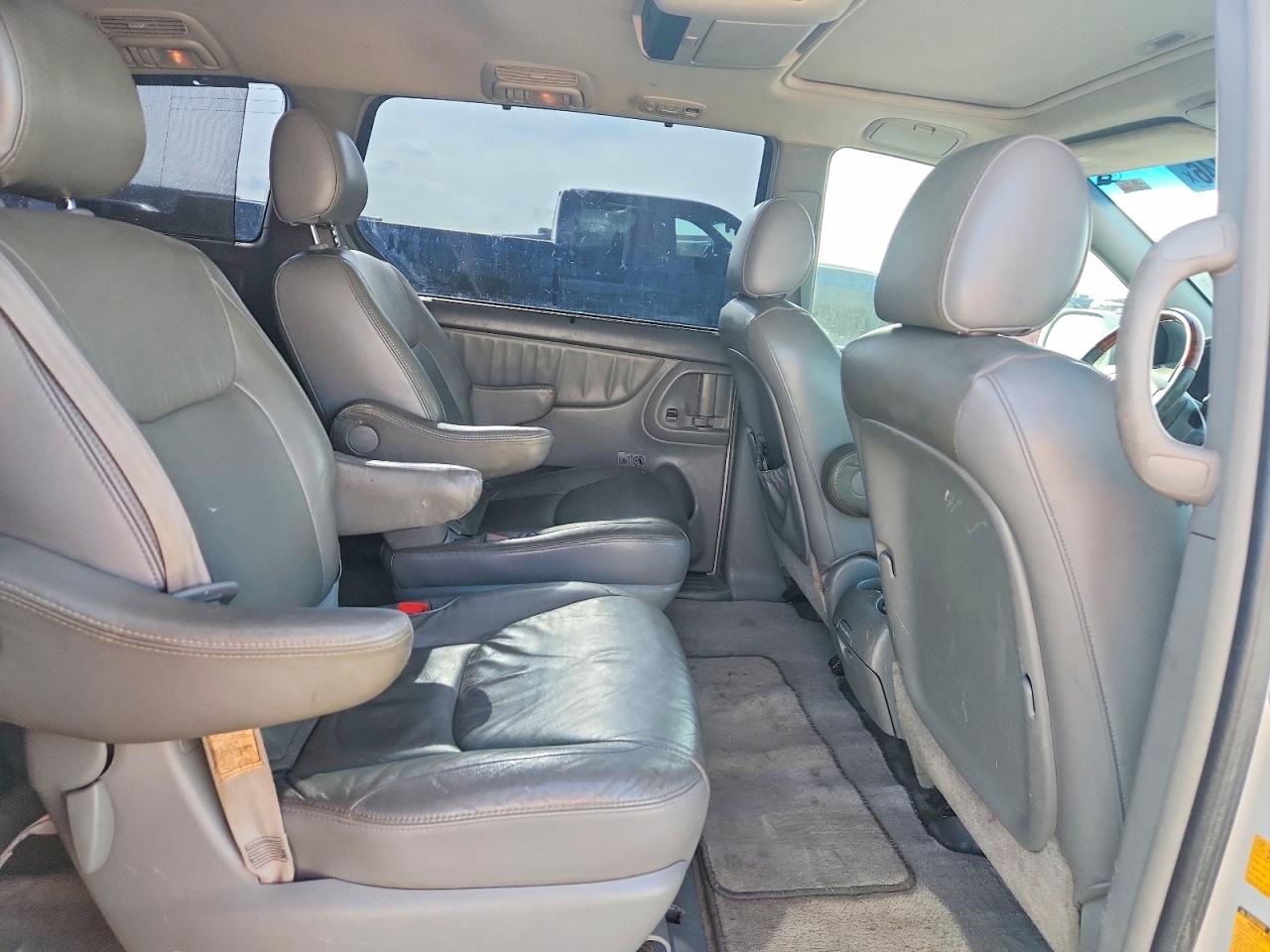 2008 TOYOTA Sienna VIN 5TDZK22C98S212389 photo 11