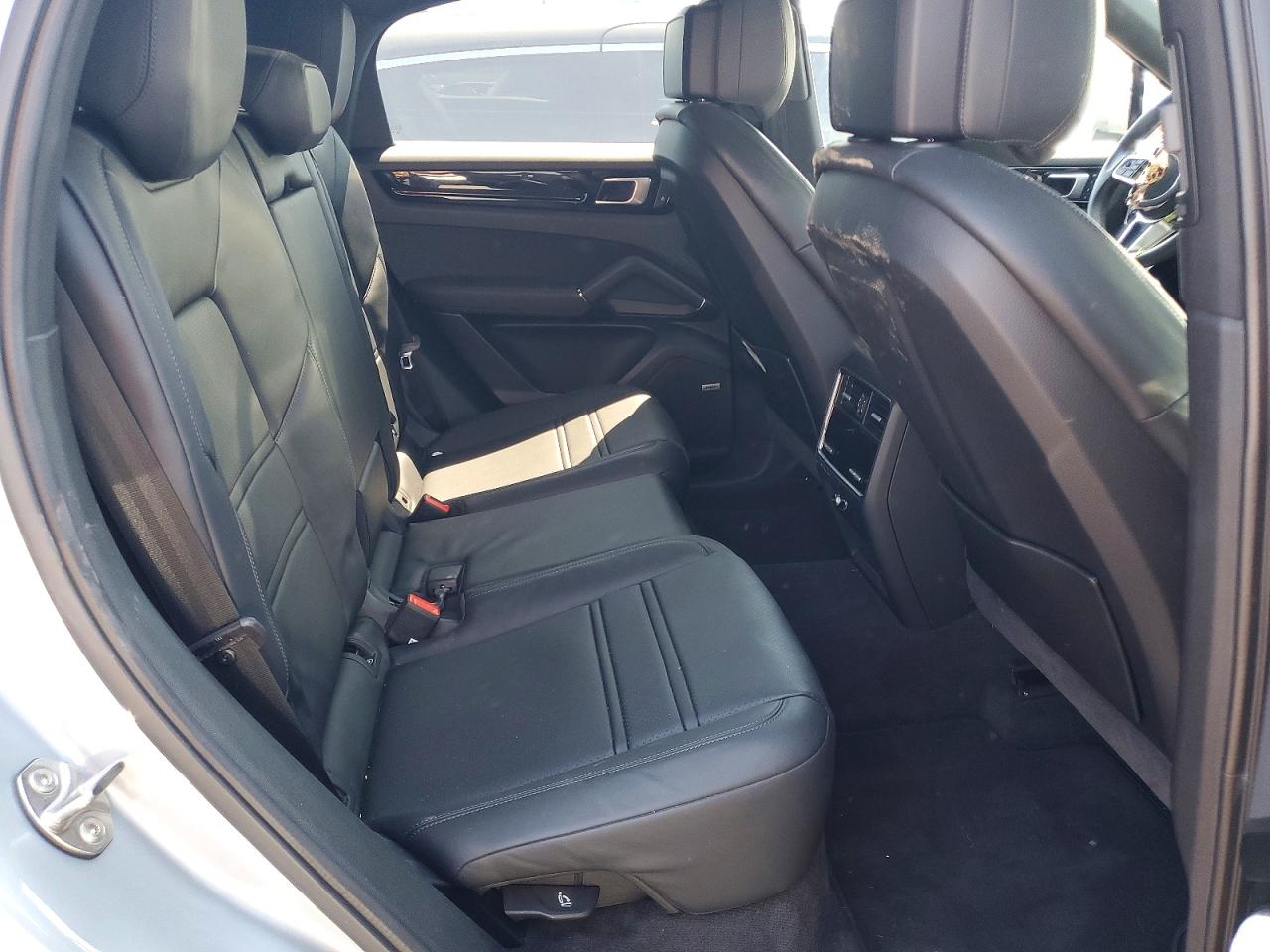 2022 Porsche Cayenne VIN WP1BE2AY8NDA51058 photo 11