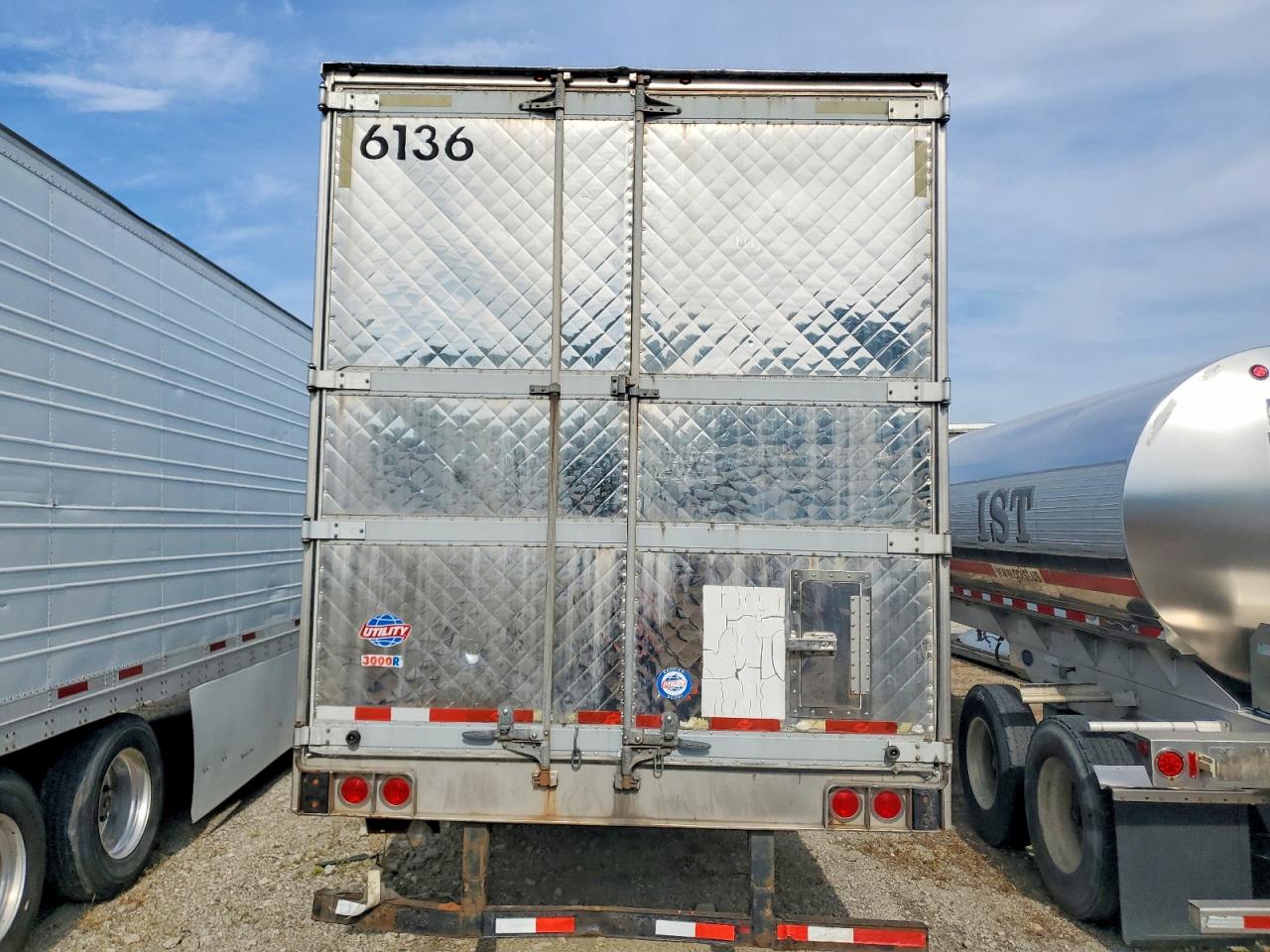 2010 UTILITY Trailer VIN 1UYVS2531AM699312 photo 6