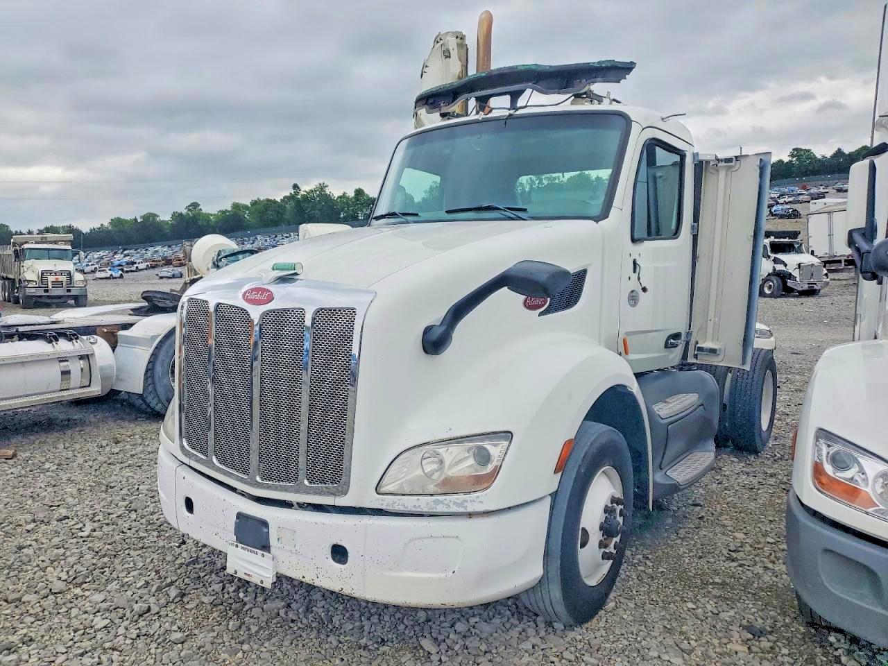 2017 PETERBILT All other VIN 1XPBA48X1HD428449 photo 2