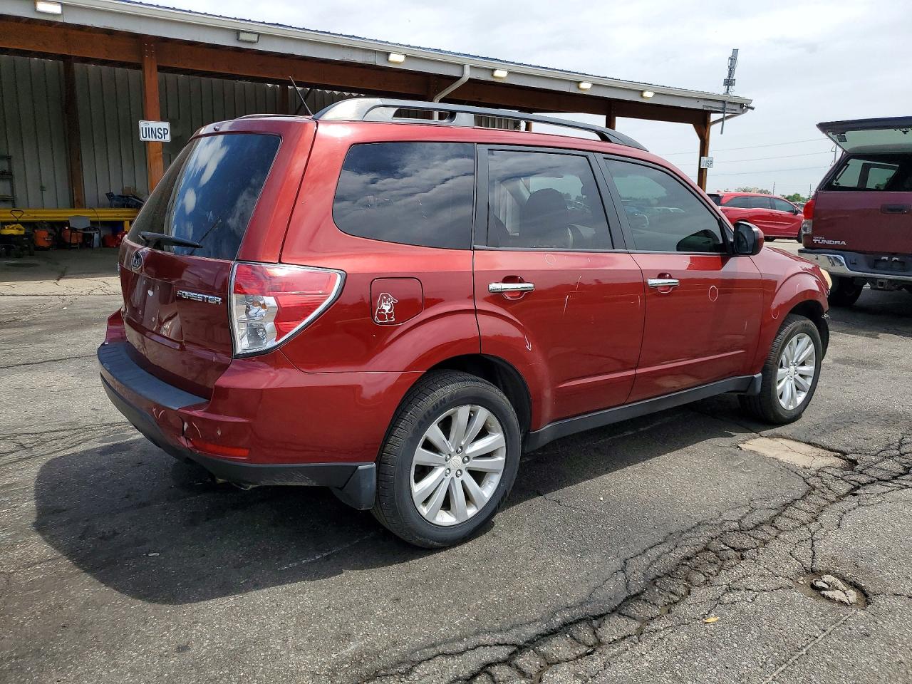 2011 Subaru Forester VIN JF2SHBCC1BH776467 photo 3