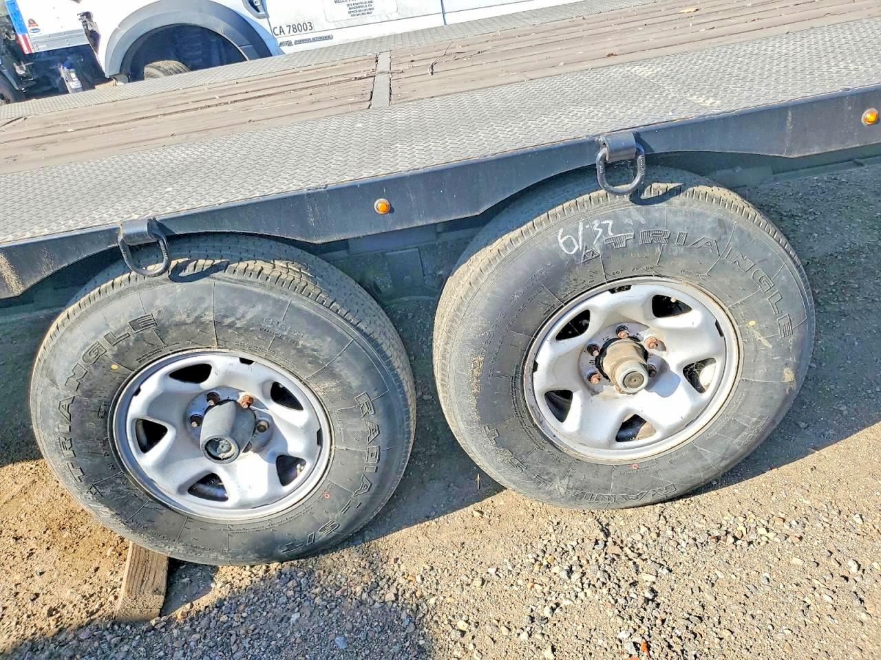 2009 EQUIPMENT Trailer VIN 4YDF2932192501807 photo 9