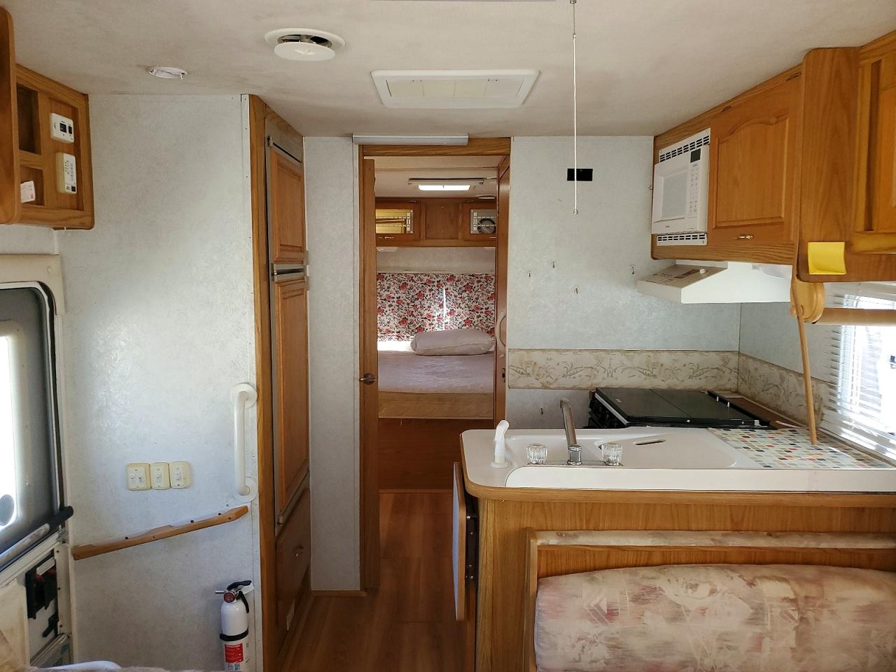 2000 TRAVELMASTER Econoline VIN 1FDXE40S7XHB45570 photo 6