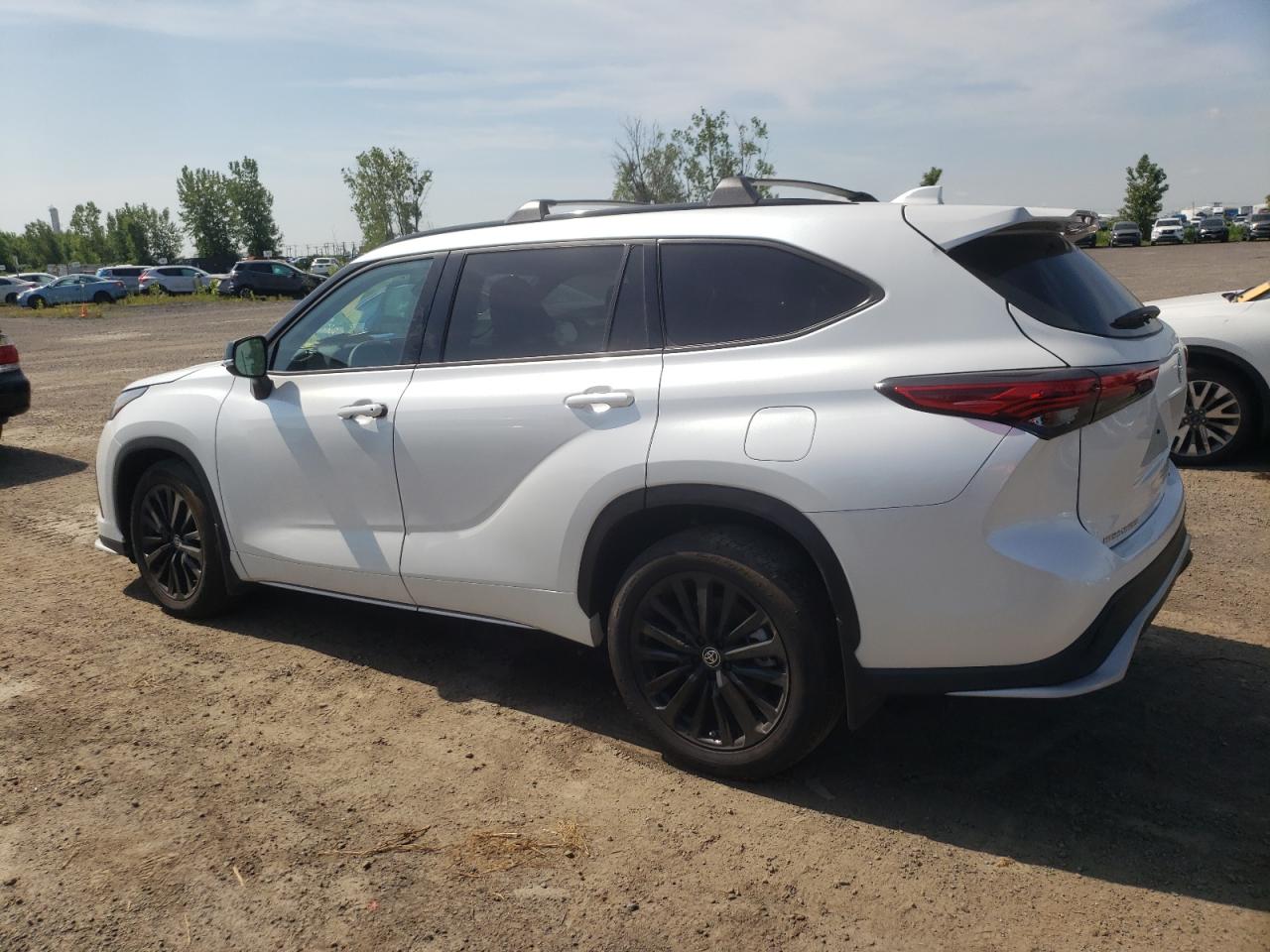 2023 TOYOTA Highlander VIN 5TDKDRBH0PS508206 photo 2
