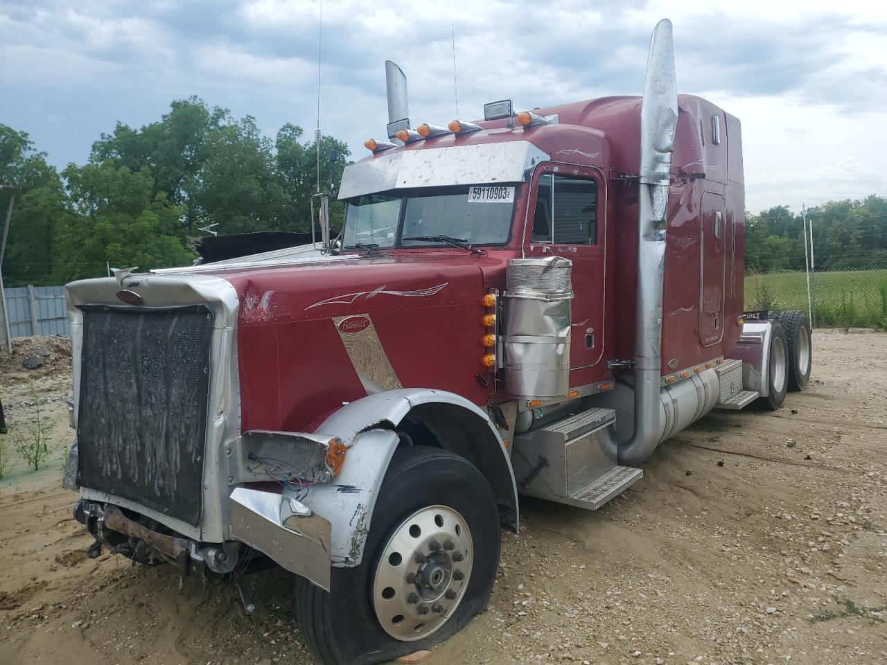 2000 PETERBILT All models VIN 1XP5DB9X0YN532710 photo 2