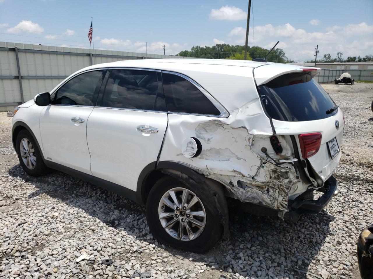 2019 KIA Sorento VIN 5XYPGDA31KG537158 photo 2