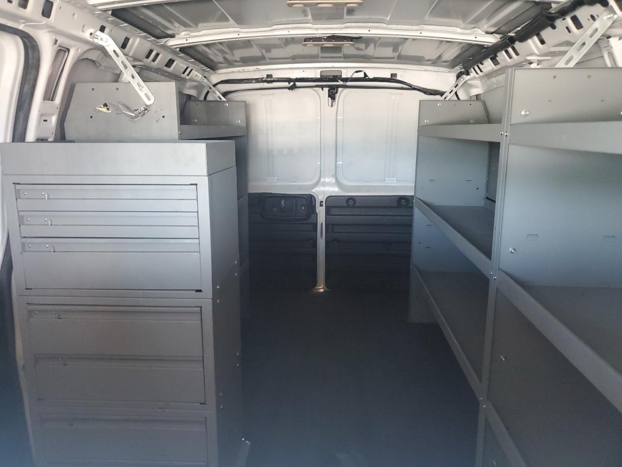 2017 CHEV Express VIN 1GCWGAFF5H1299014 photo 10