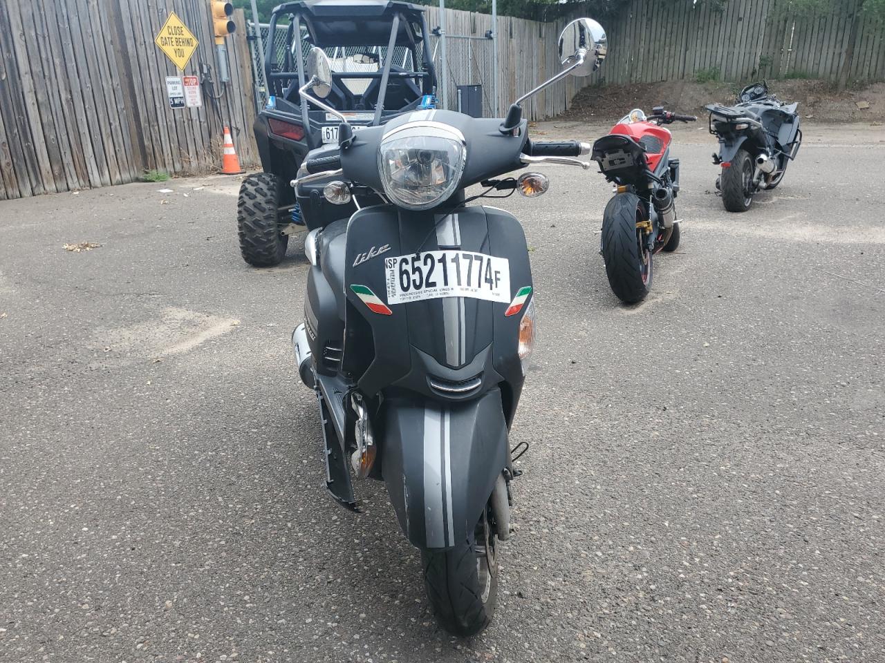 2016 KYMCO Scooter VIN LC2D2H125GC100336 photo 2