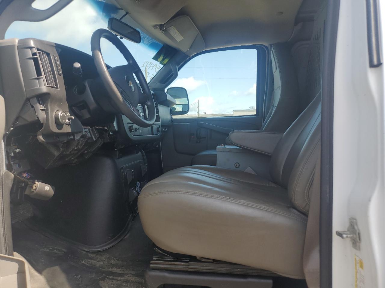 2017 CHEV Express VIN 1GCWGAFF5H1299014 photo 7