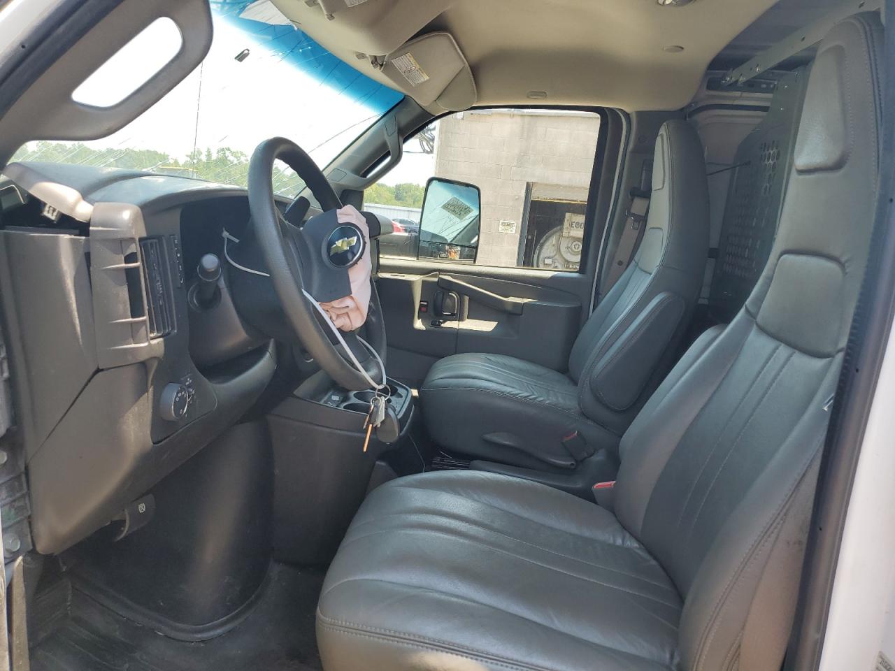 2017 CHEV Express 2500 VIN 1GCWGAFF8H1320471 photo 7