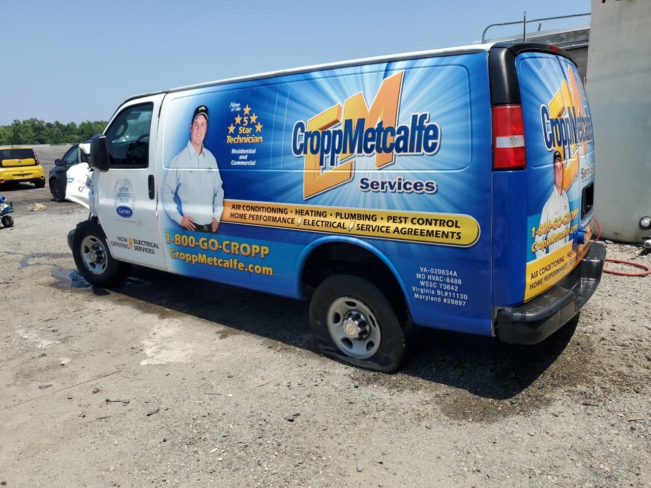 2017 CHEV Express 2500 VIN 1GCWGAFF8H1320471 photo 2