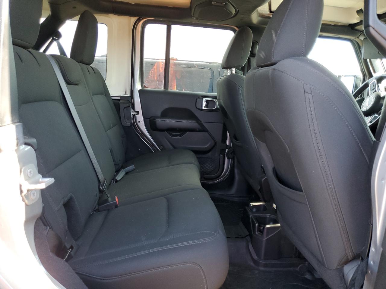 2018 Jeep Wrangler / VIN 1C4HJXEG4JW155745 photo 10