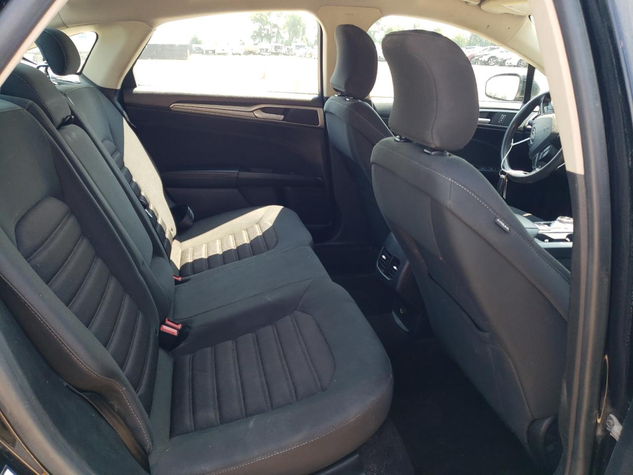 2019 FORD Fusion VIN 3FA6P0LU7KR207353 photo 10