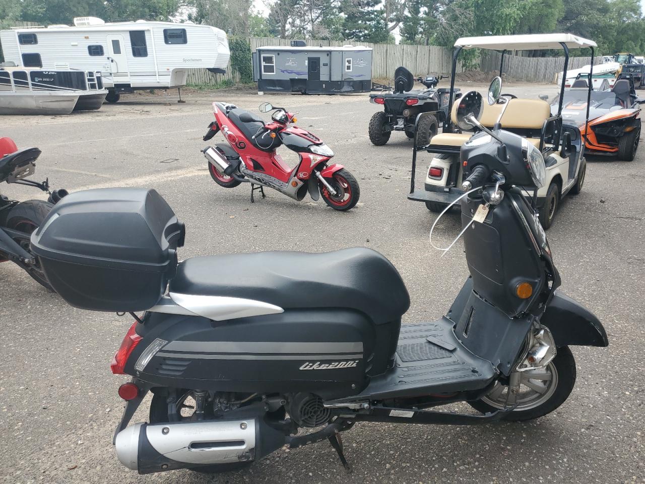 2016 KYMCO Scooter VIN LC2D2H125GC100336 photo 1