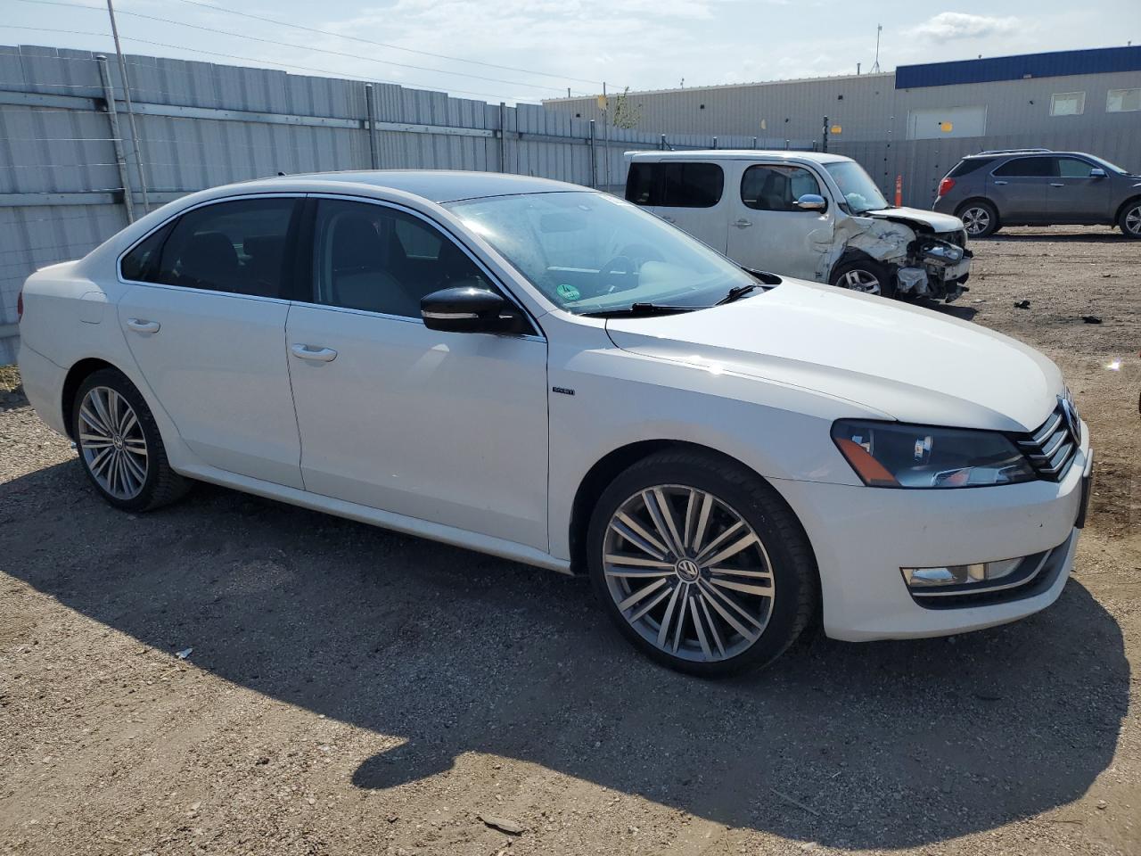 2015 Volkswagen Passat VIN 1VWBS7A35FC086429 photo 4