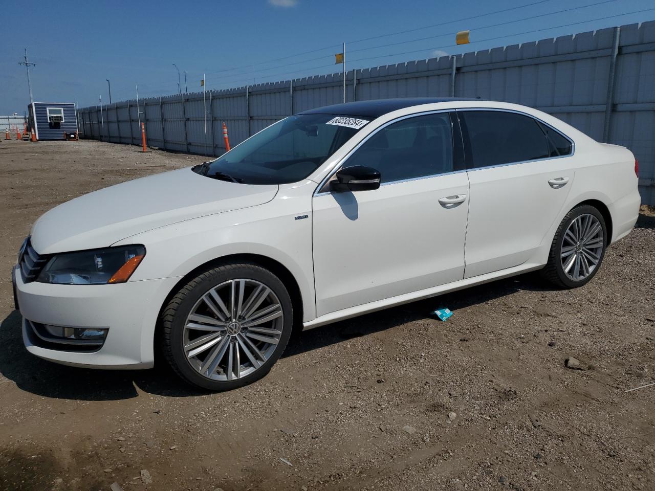 2015 Volkswagen Passat VIN 1VWBS7A35FC086429 photo 1