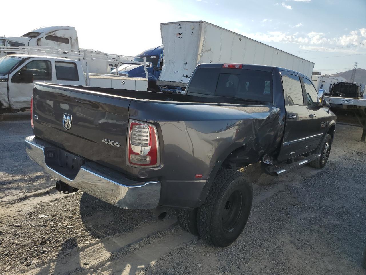 2017 RAM 3500 VIN 3C63RRJL2HG737019 photo 3