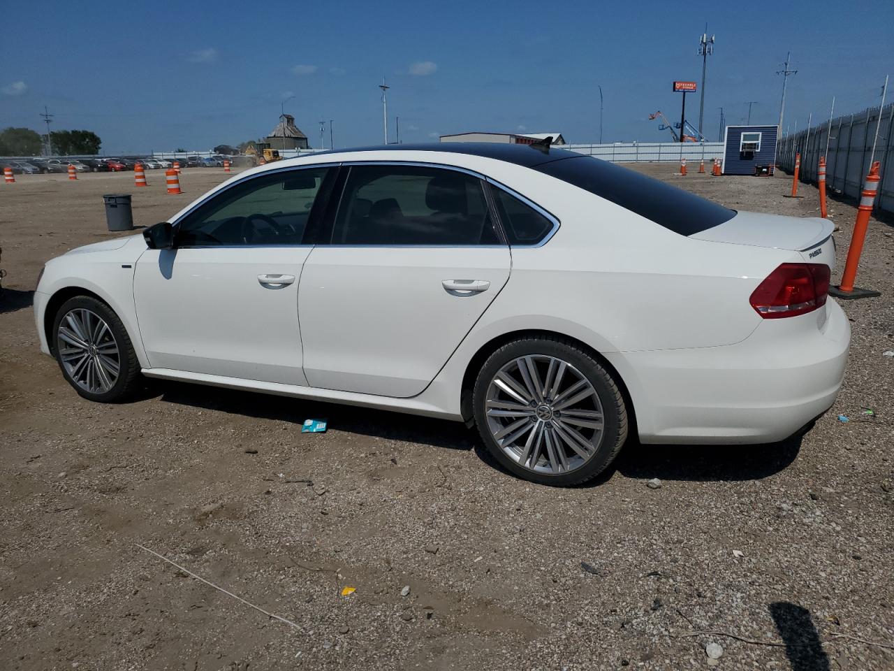 2015 Volkswagen Passat VIN 1VWBS7A35FC086429 photo 2