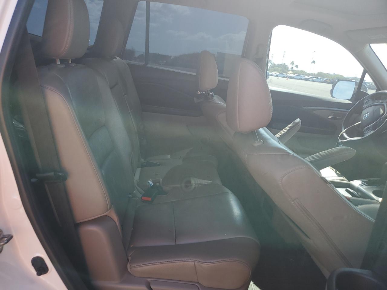 2016 Honda Pilot VIN 5FNYF5H51GB051274 photo 11