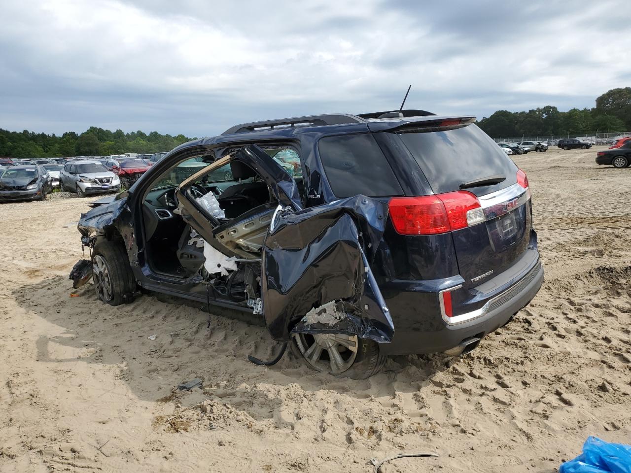 2017 GMC Terrain VIN 2GKALNEK9H6333310 photo 2