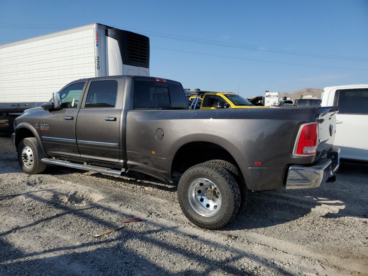 2017 RAM 3500 VIN 3C63RRJL2HG737019 photo 2