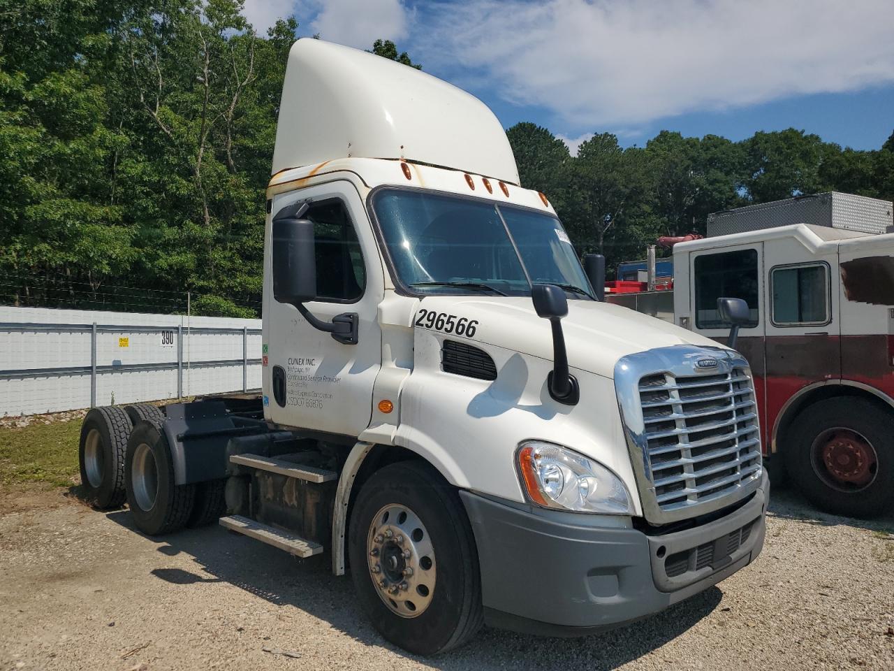 2017 FREIGHTLINER CASCADIA 113 VIN 3AKJGBDV2HSHR2633 photo 1