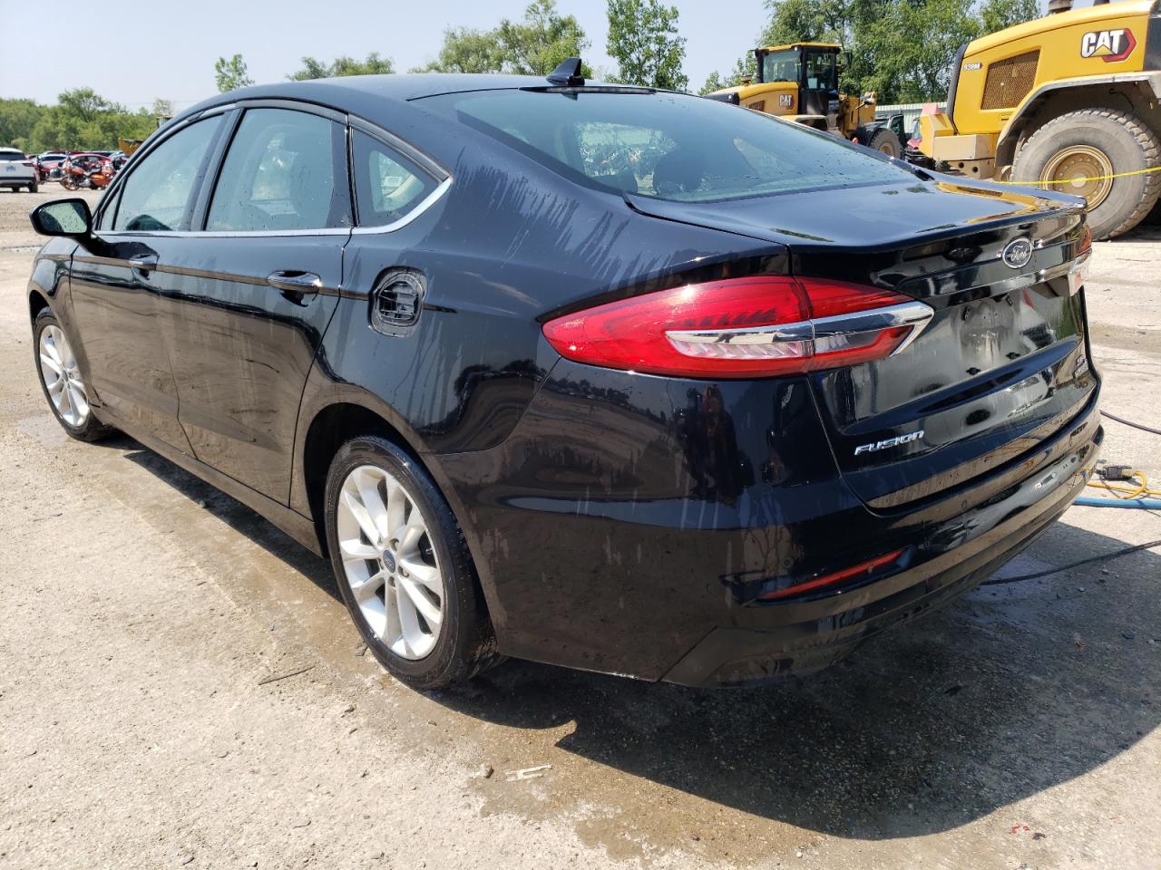 2019 FORD Fusion VIN 3FA6P0LU7KR207353 photo 2