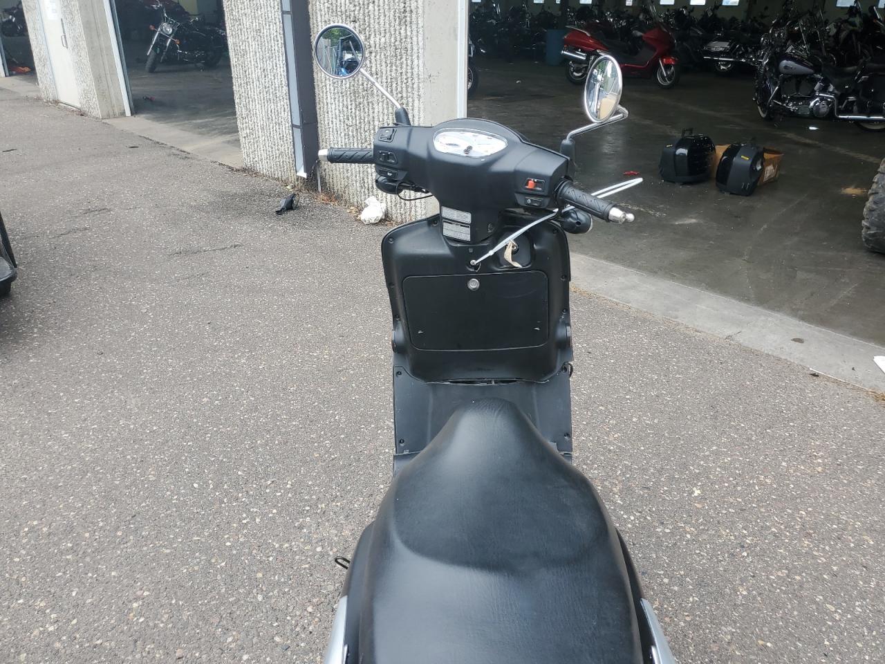 2016 KYMCO Scooter VIN LC2D2H125GC100336 photo 6