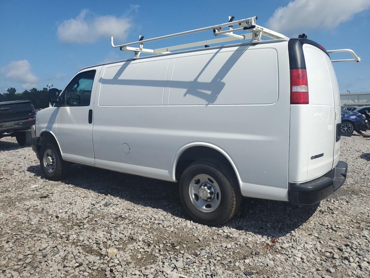2017 CHEV Express VIN 1GCWGAFF5H1299014 photo 2