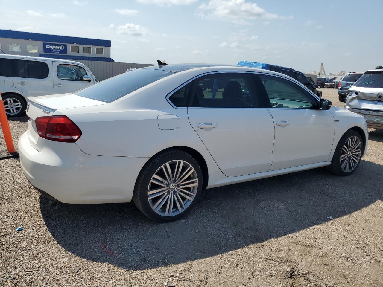 2015 Volkswagen Passat VIN 1VWBS7A35FC086429 photo 3