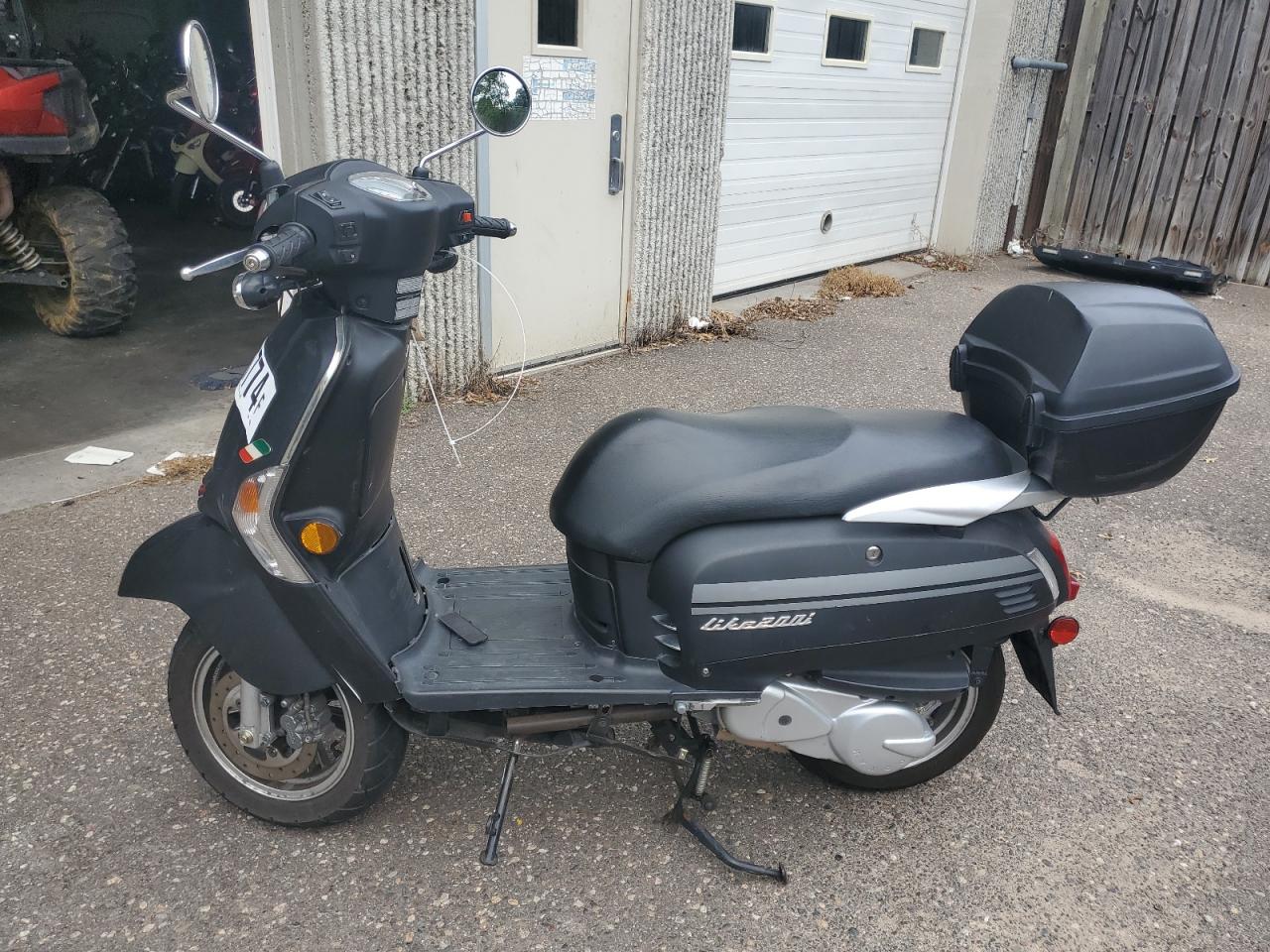 2016 KYMCO Scooter VIN LC2D2H125GC100336 photo 3