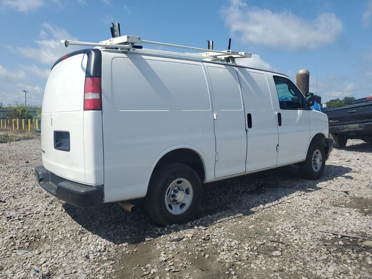 2017 CHEV Express VIN 1GCWGAFF5H1299014 photo 3