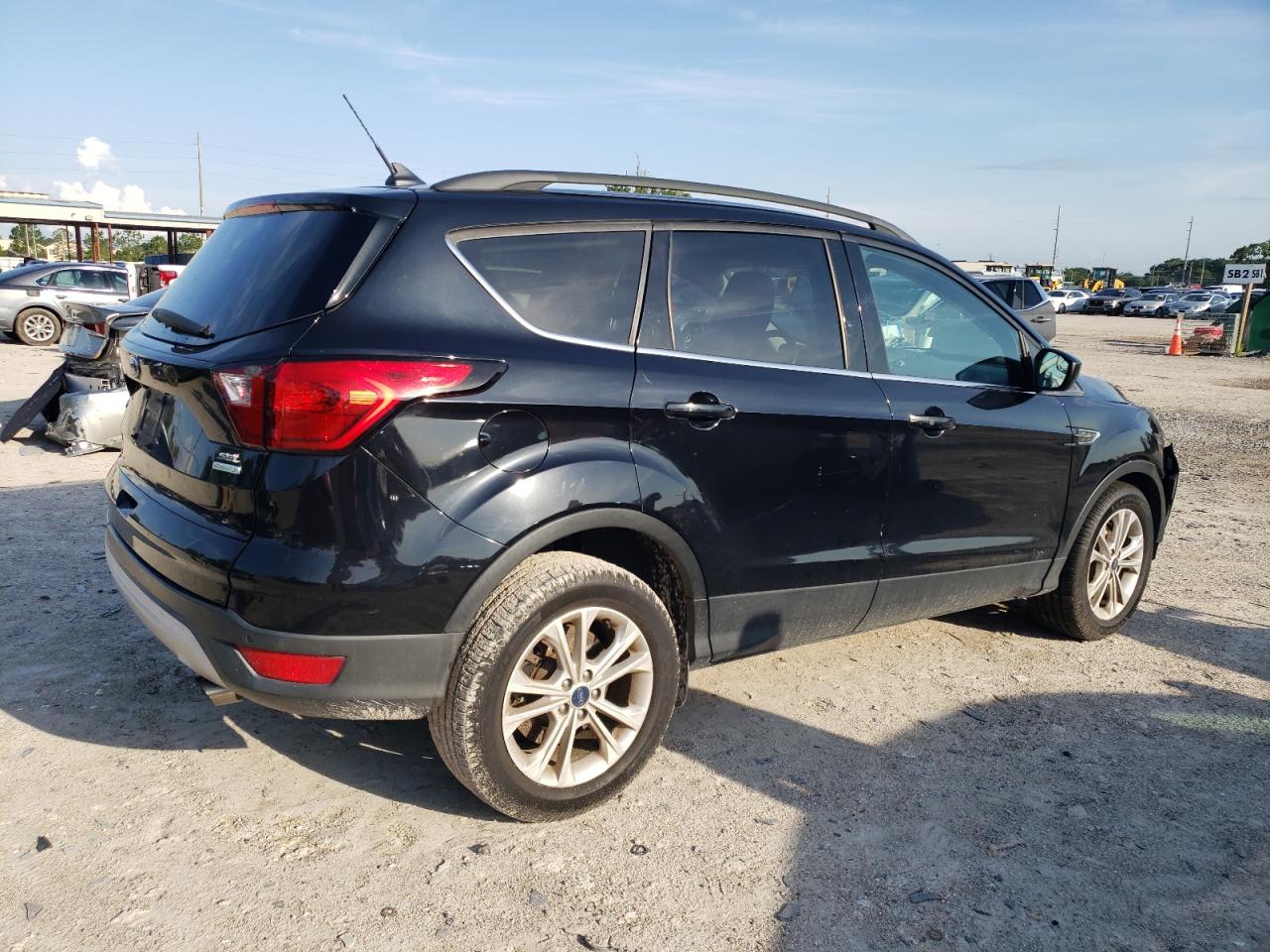 2019 FORD Escape VIN 1FMCU0HDXKUC09407 photo 3