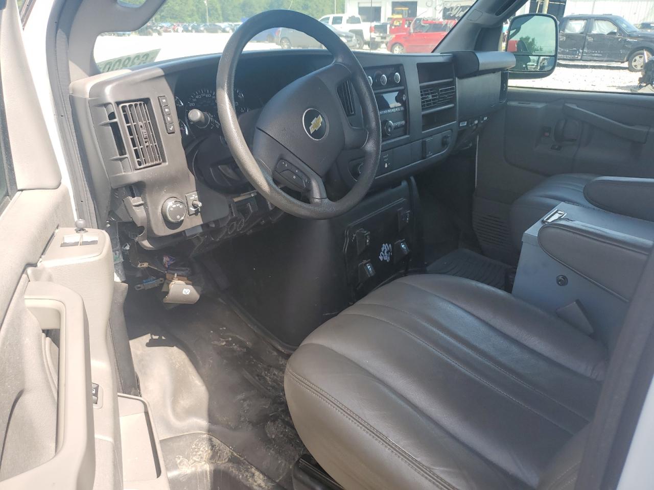 2017 CHEV Express VIN 1GCWGAFF5H1299014 photo 8