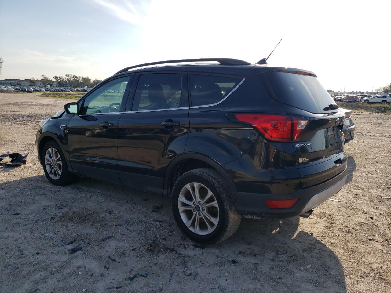 2019 FORD Escape VIN 1FMCU0HDXKUC09407 photo 2