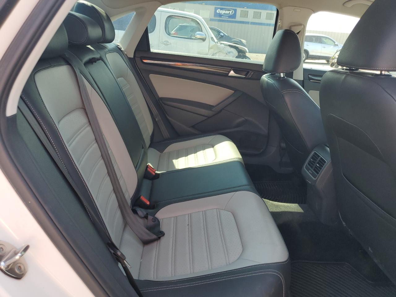 2015 Volkswagen Passat VIN 1VWBS7A35FC086429 photo 10