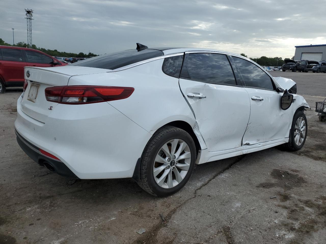 2018 KIA Optima VIN 5XXGT4L34JG247038 photo 3