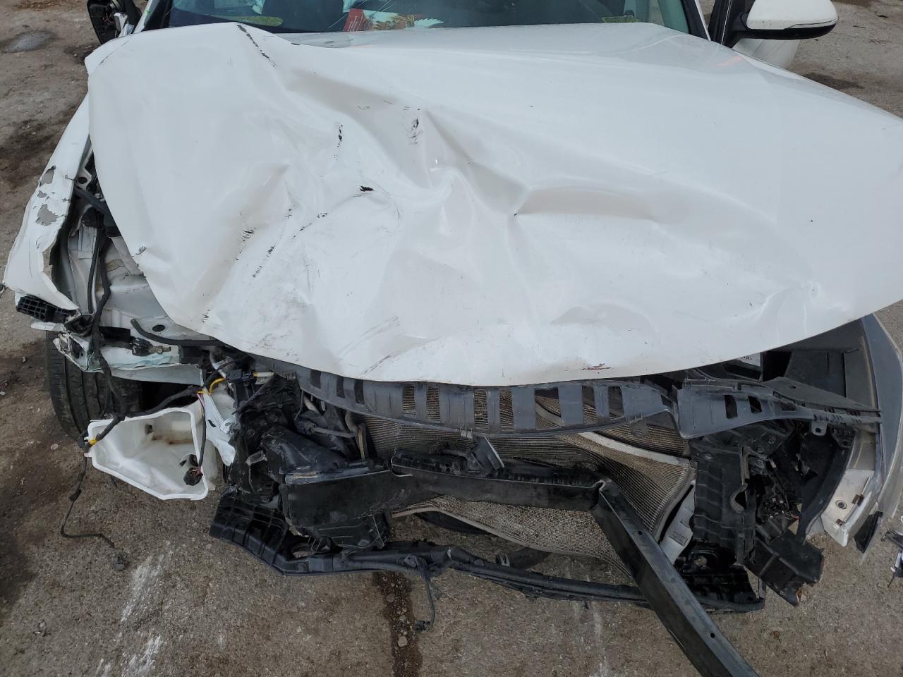 2018 KIA Optima VIN 5XXGT4L34JG247038 photo 11