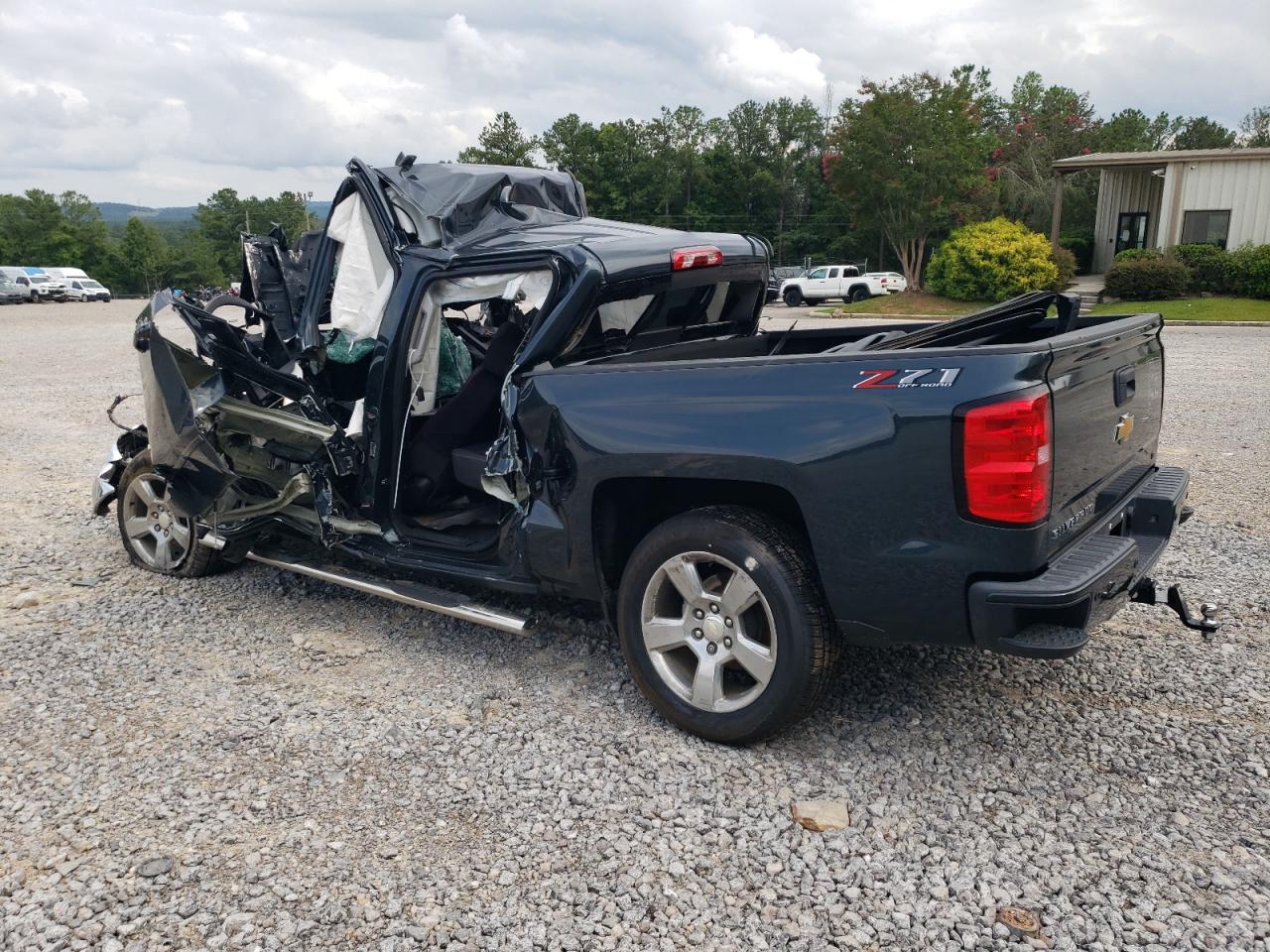 2018 Chevrolet All models VIN 3GCUKREC3JG512478 photo 2