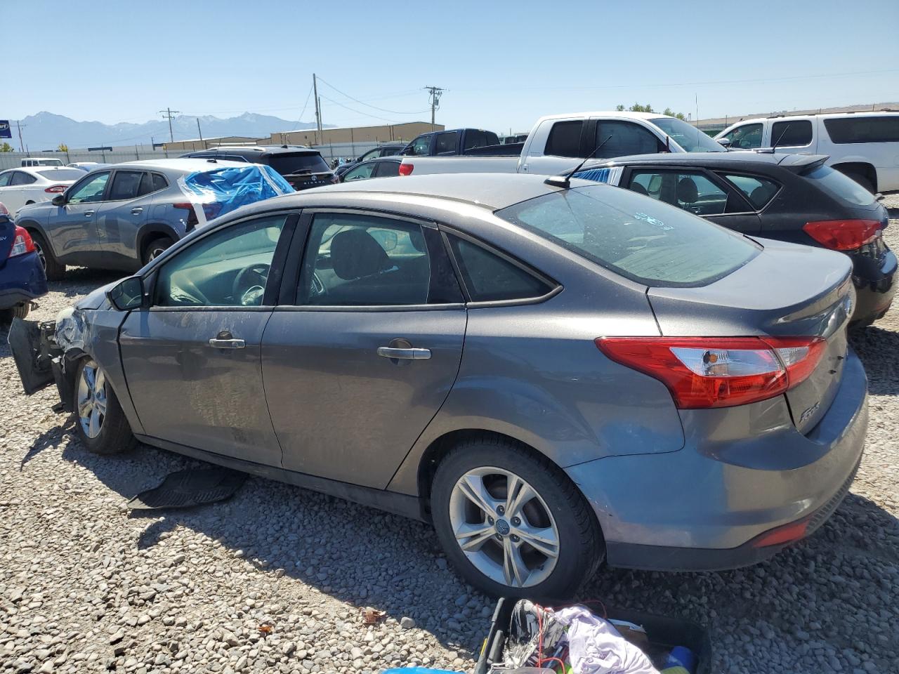 2013 Ford Focus VIN 1FADP3F22DL264953 photo 2