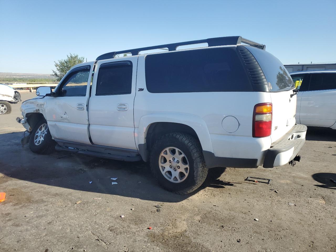 2003 Chevrolet Suburban VIN 3GNFK16Z73G286680 photo 2