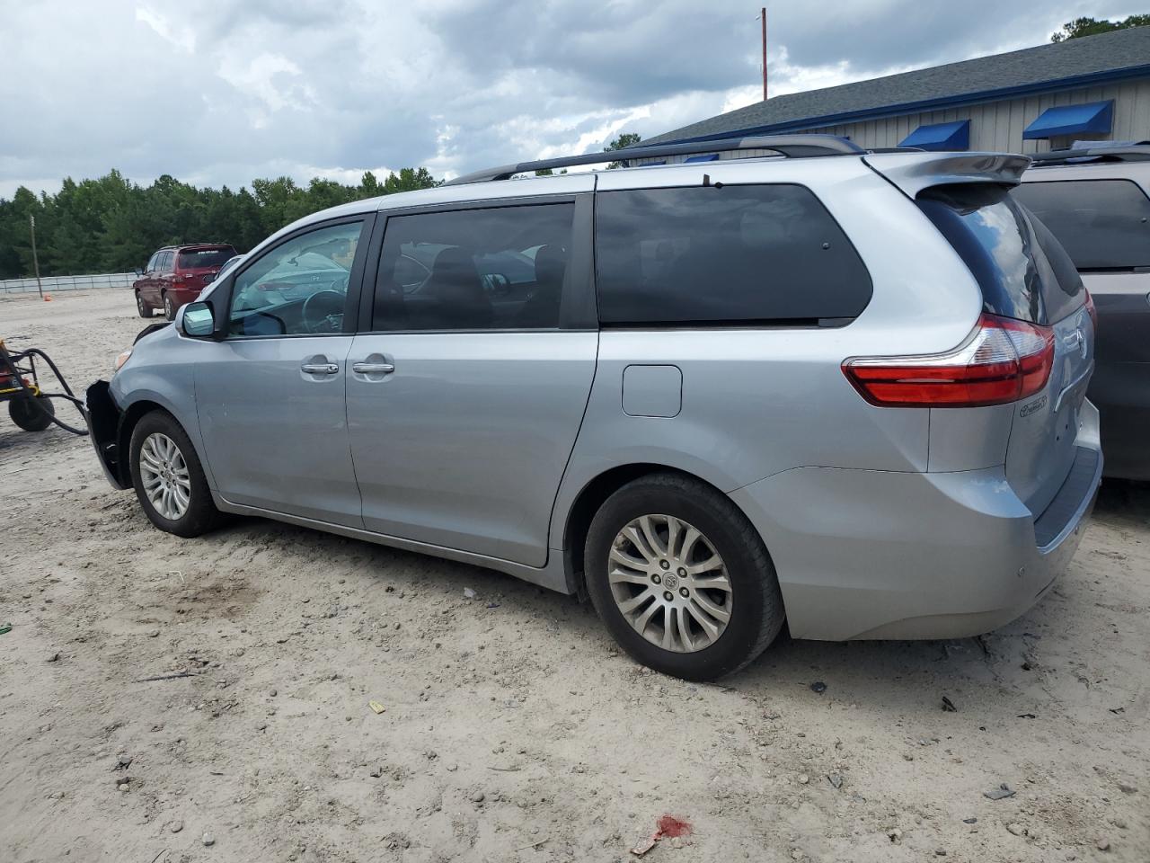 2015 TOYOTA Sienna xle VIN 5TDYK3DC0FS651363 photo 2
