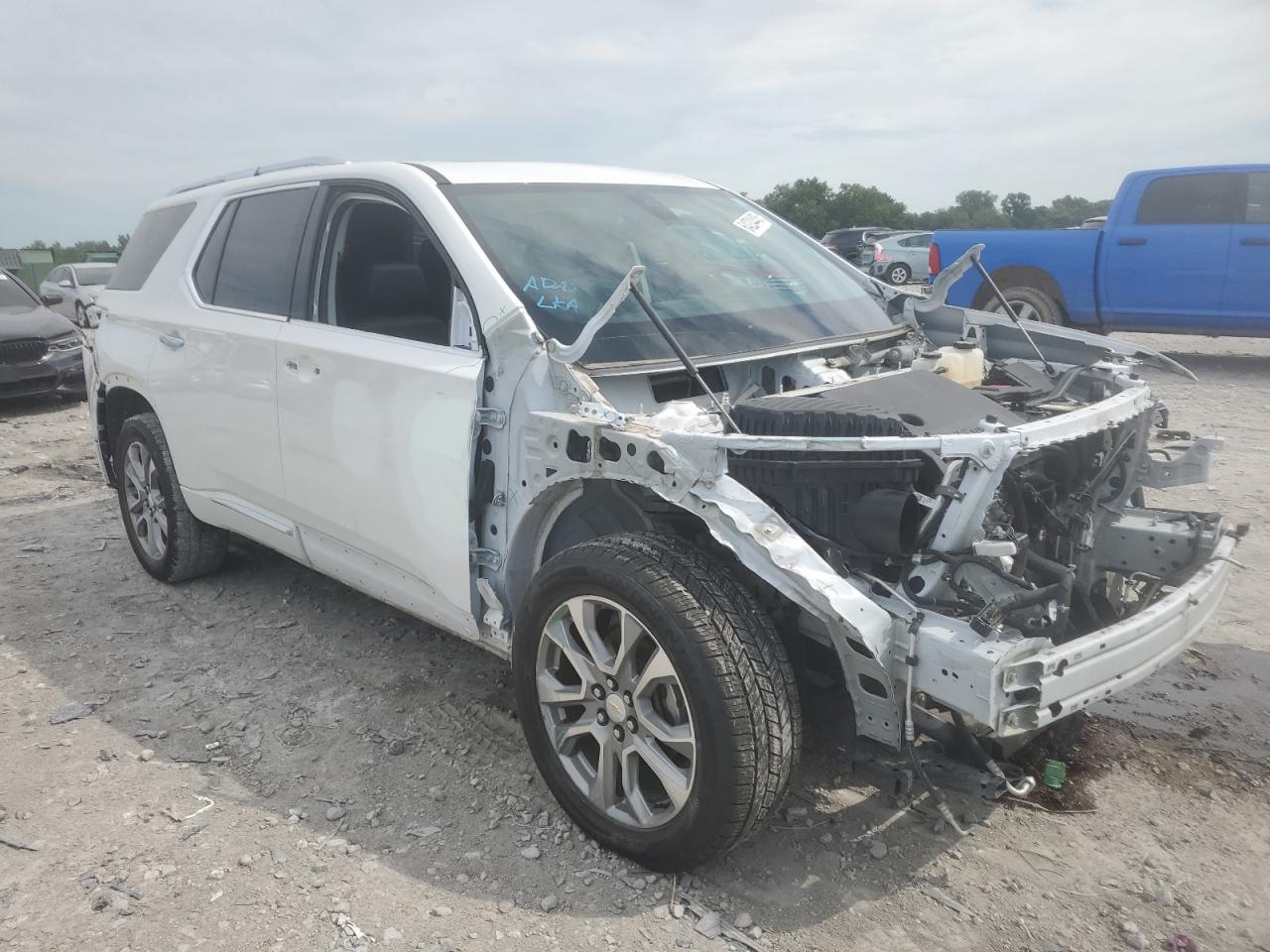 2019 Chev Traverse VIN 1GNERKKW1KJ166573 photo 4