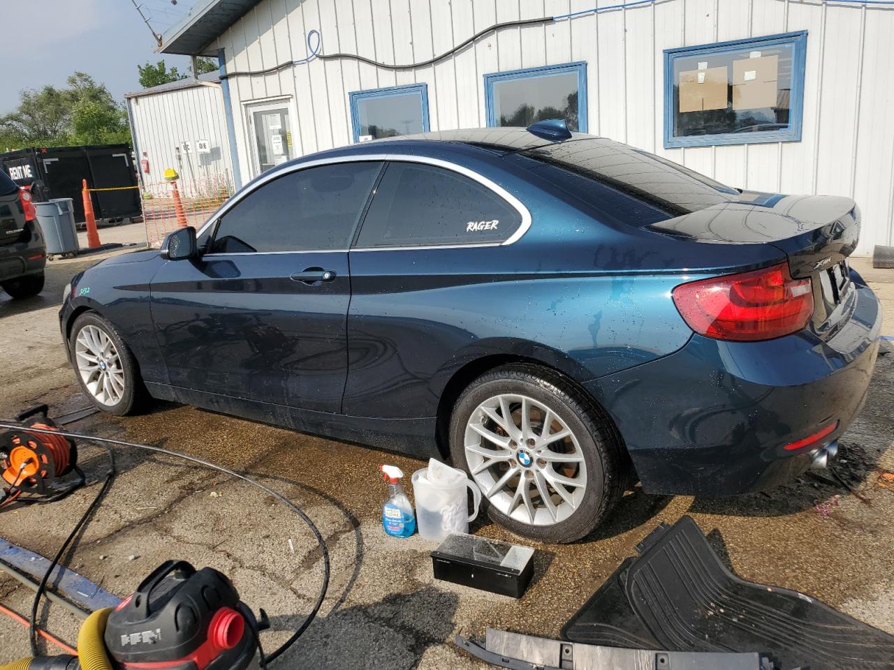 2015 BMW 2 series VIN WBA1F7C5XFVX95456 photo 2