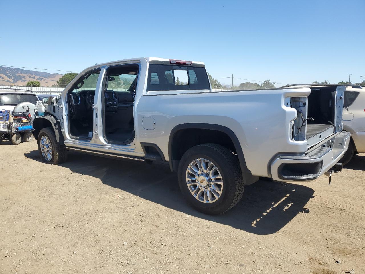 2023 Chevrolet All models VIN 2GC4YVEY2P1706861 photo 2