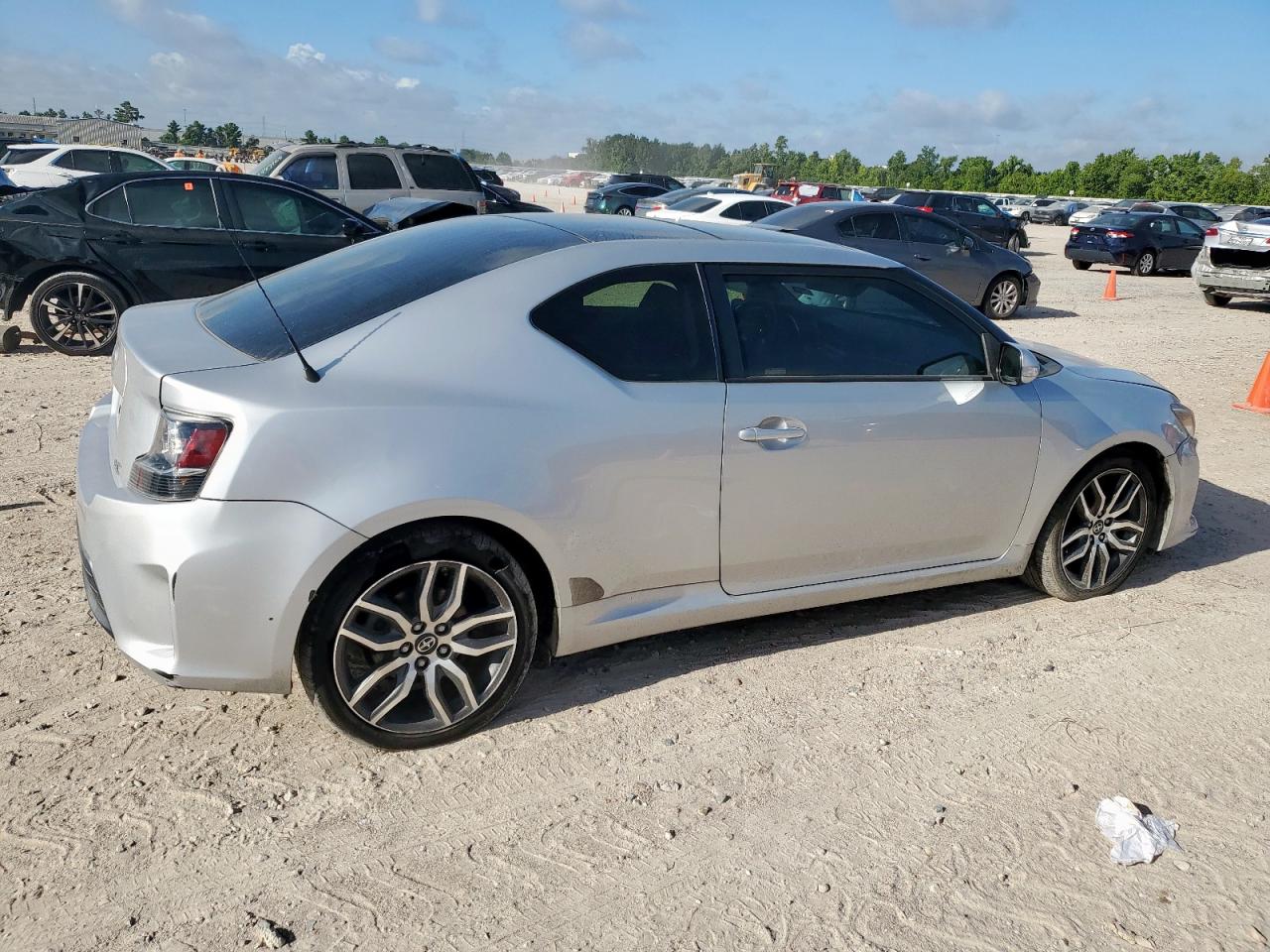 2014 TOYOTA Scion VIN JTKJF5C72E3072874 photo 3