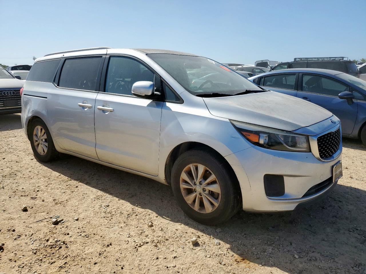 2015 Kia SEDONA VIN KNDMB5C19F6058692 photo 4
