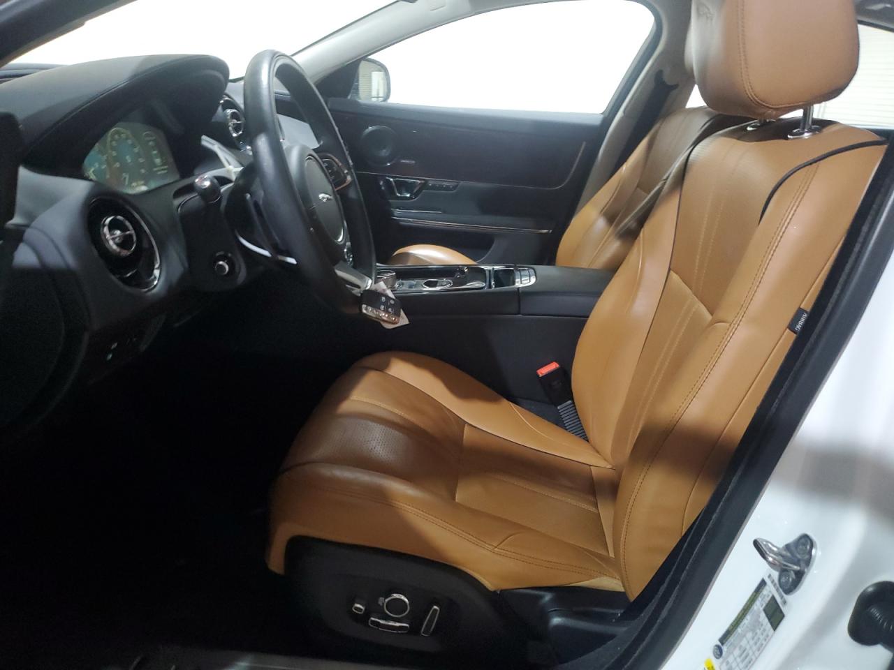 2016 Jaguar Xj VIN SAJWA1CE5GMV98062 photo 7