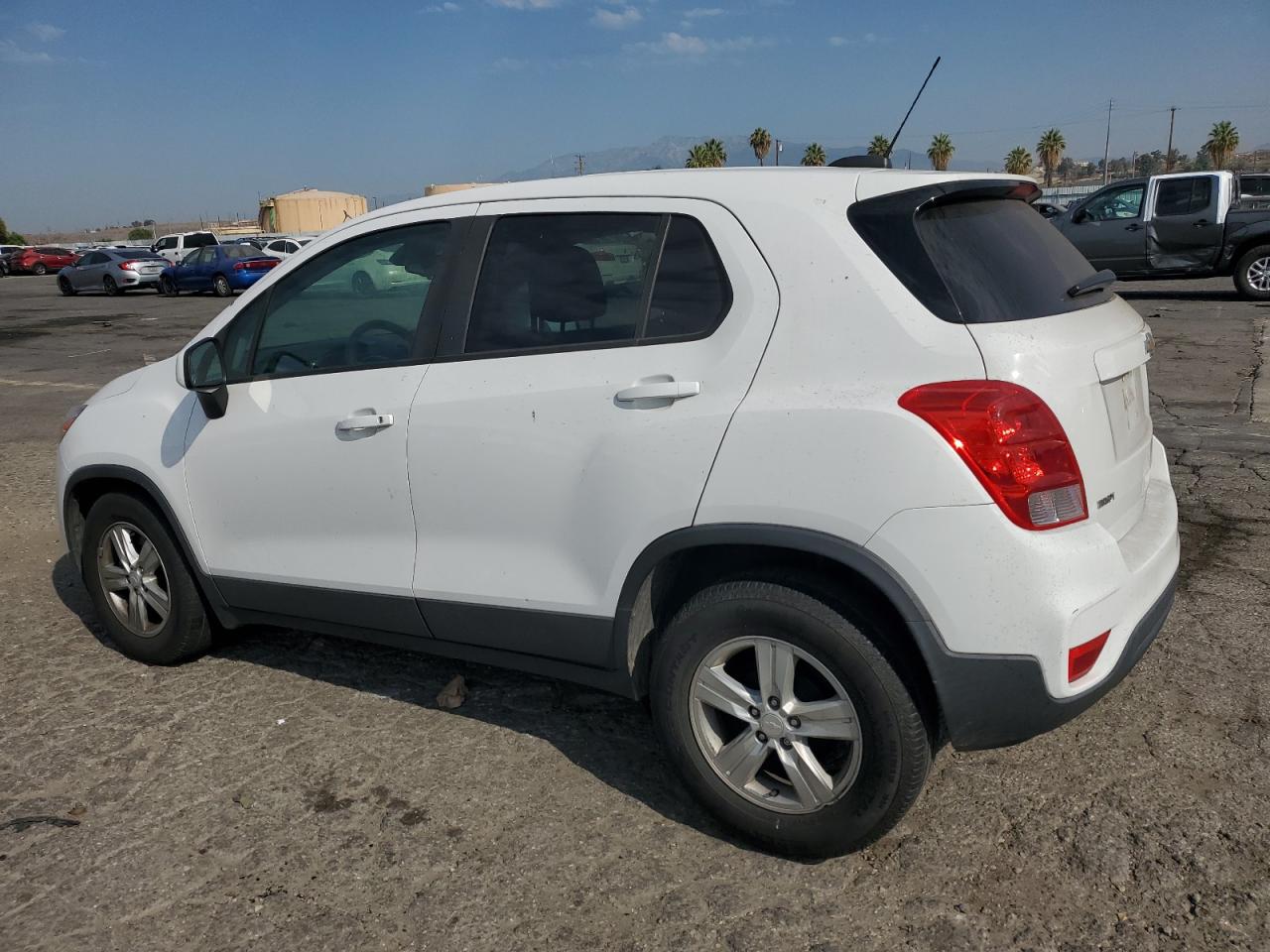 2020 Chev Trax VIN 3GNCJKSB2LL284623 photo 2